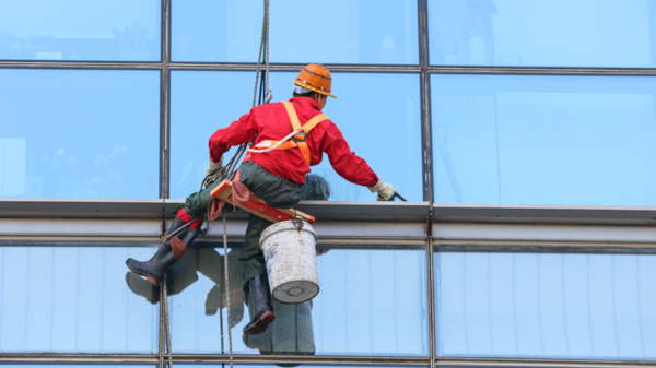 商務(wù)樓高空外墻清洗的相關(guān)規(guī)范和要求有哪些？美汐清潔告訴您