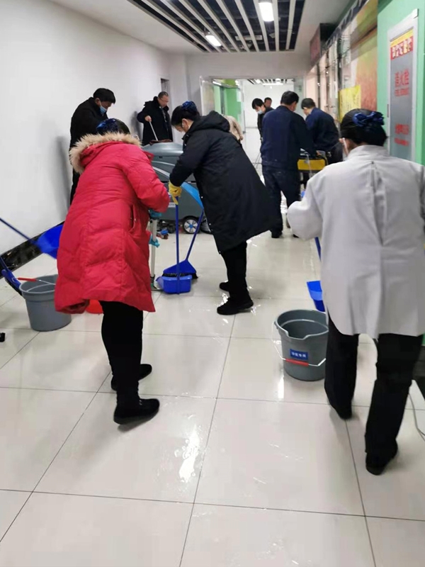 融科創意中心搶水現場